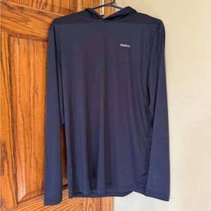 Reebok men’s hooded run shirt. Size medium. Navy.